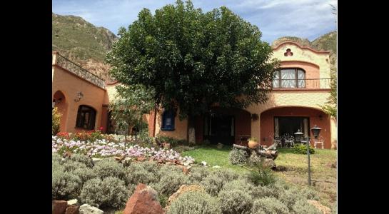 Casa en Mecapaca en La Paz 6 dormitorios 5 baños 5 parqueos Foto 1