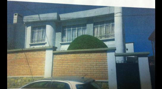 Casa Calle 13, 1º Pasaje a cuadra y media de la Av. Ballivián. Foto 1