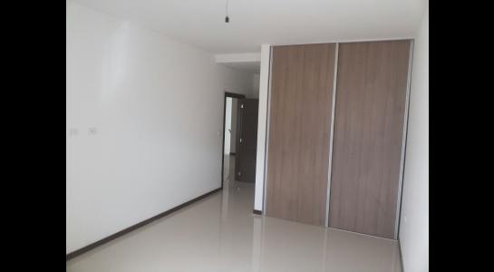 Casa en Entre 2do y 3er anillo Norte en Santa Cruz de la Sierra 3 dormitorios 5 baños 2 parqueos Foto 4