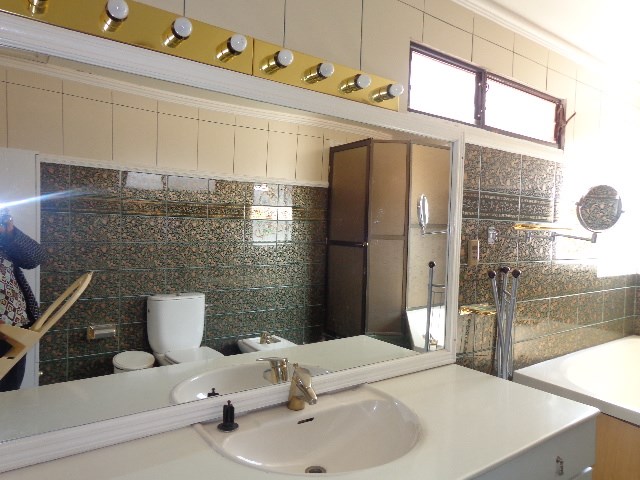 Casa Calle 1 Nº 140 achumani bajo, se ingresa por la 17 de calacoto Foto 13