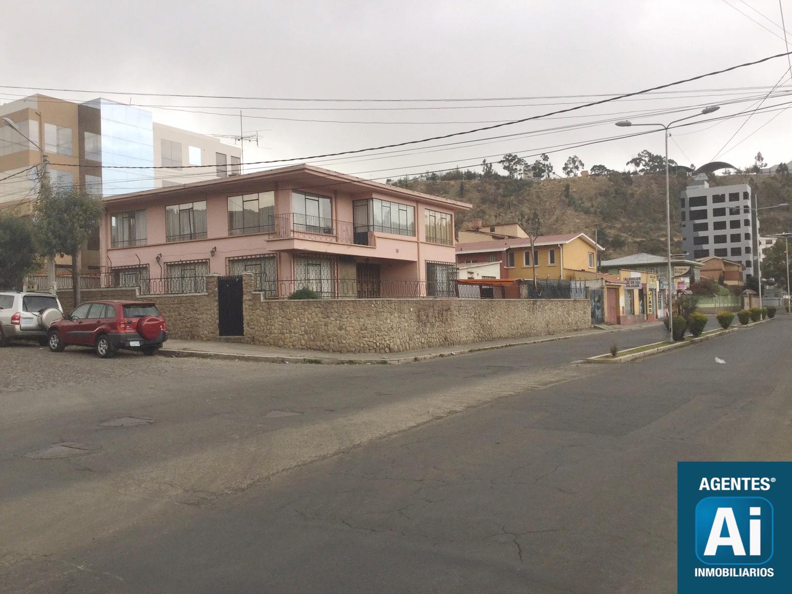 Oficina en Irpavi en La Paz 11 dormitorios 3 baños 5 parqueos Foto 1