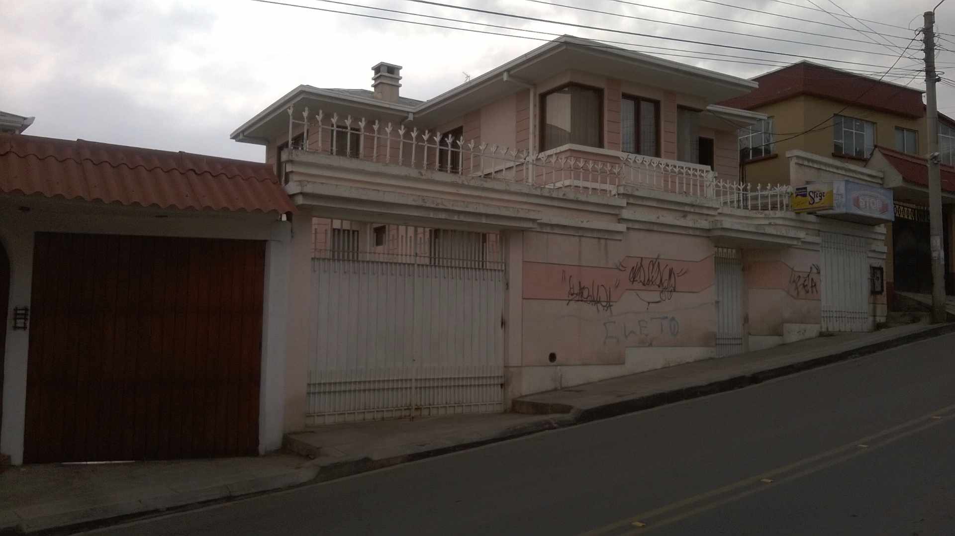 Casa en Chasquipampa en La Paz 4 dormitorios 4 baños 4 parqueos Foto 2