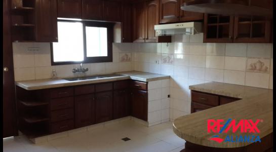 Casa en VentaCalle Los Molles, esq. Jacarandá. Barrio Irlandés (Zona Muyurina). 4 dormitorios 3 baños 2 parqueos Foto 17