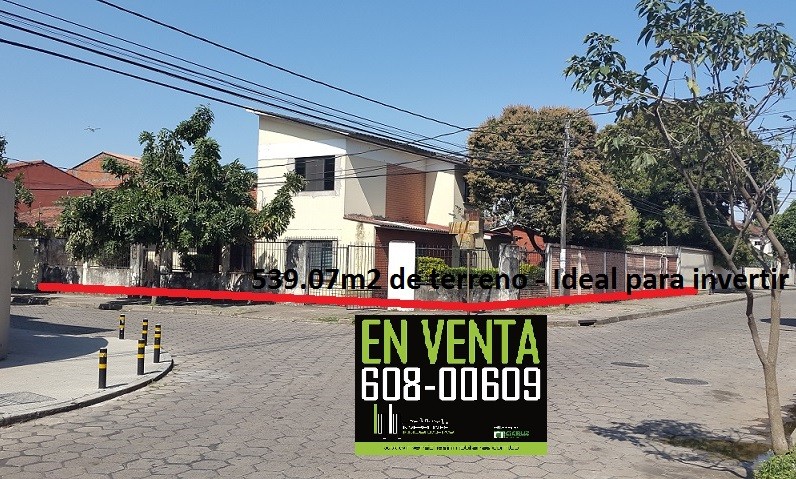 Casa en Entre 1er y 2do anillo Este en Santa Cruz de la Sierra 5 dormitorios 6 baños 3 parqueos Foto 1