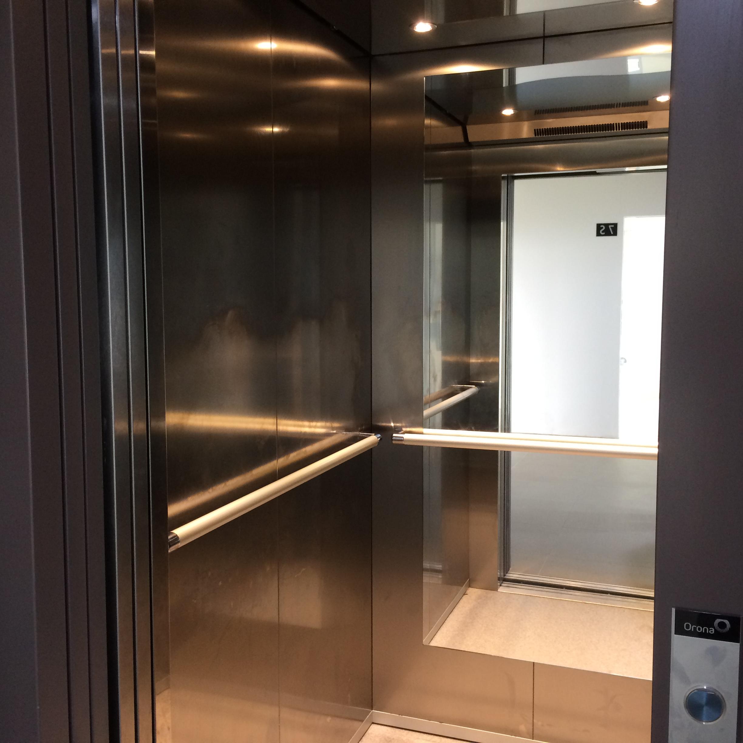 Oficina EDIFICIO TOP CENTER
AV. BENI entre 1º y 2º anillo Foto 6