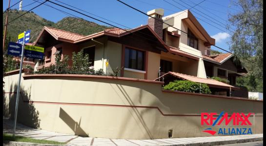 Casa en VentaCalle Los Molles, esq. Jacarandá. Barrio Irlandés (Zona Muyurina). 4 dormitorios 3 baños 2 parqueos Foto 1