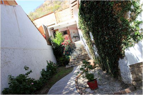 Casa en Muyurina en Cochabamba 2 dormitorios 6 baños 1 parqueos Foto 11