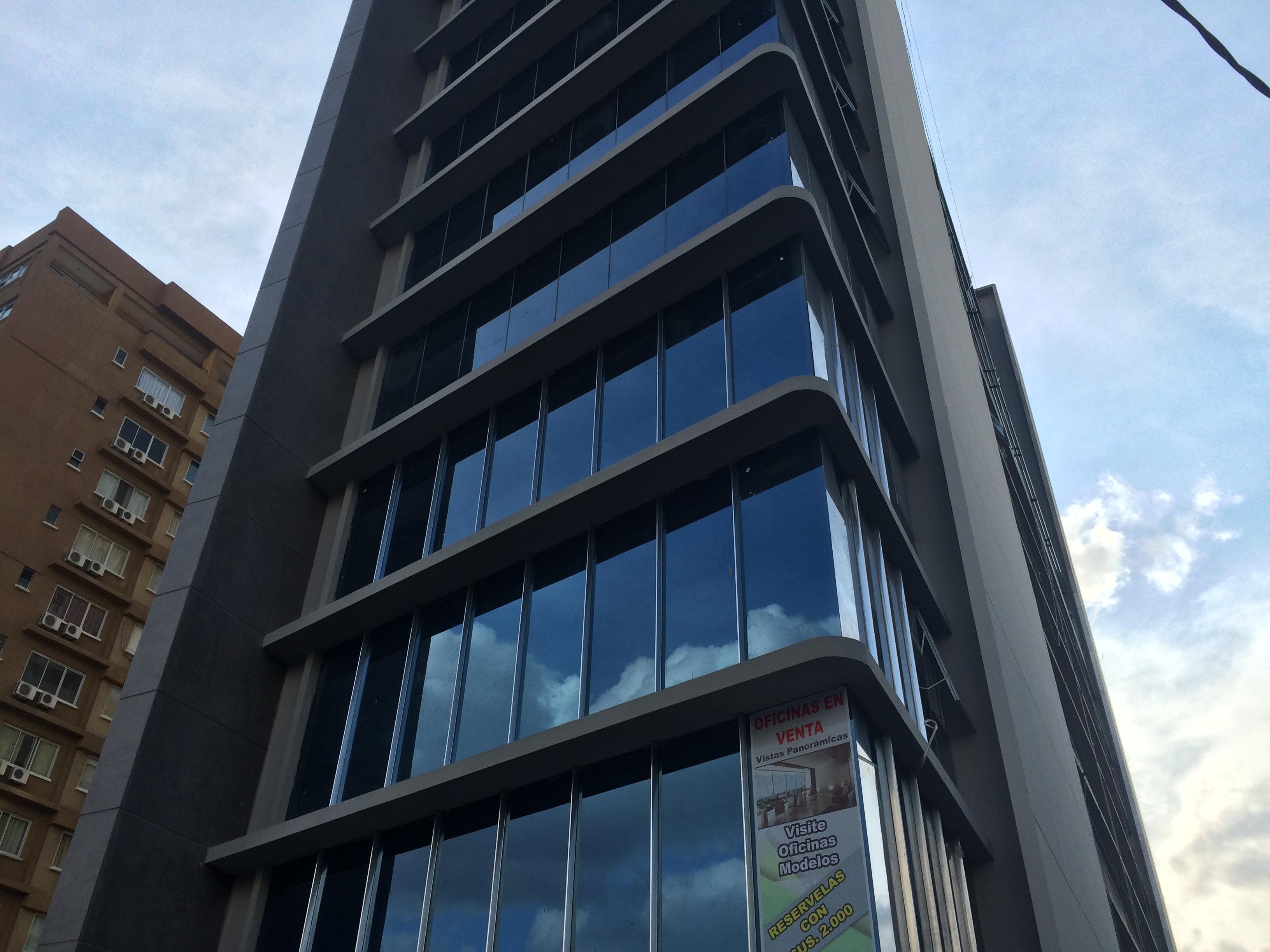 Oficina EDIFICIO TOP CENTER
AV. BENI entre 1º y 2º anillo Foto 1