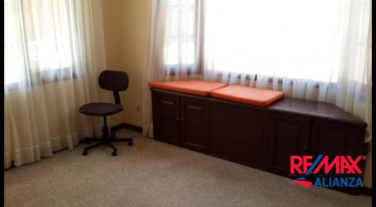 Casa en VentaCalle Los Molles, esq. Jacarandá. Barrio Irlandés (Zona Muyurina). 4 dormitorios 3 baños 2 parqueos Foto 14