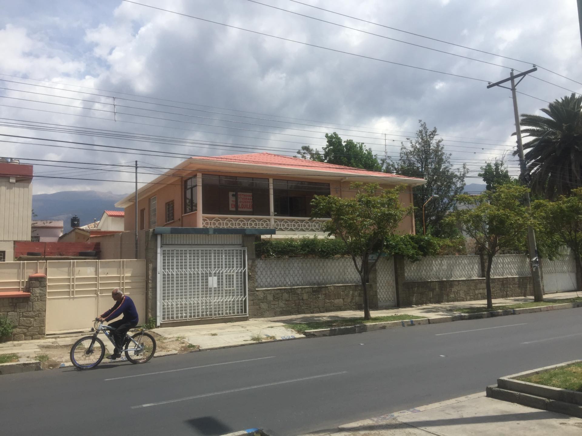 Casa en Muyurina en Cochabamba 4 dormitorios 4 baños 4 parqueos Foto 1