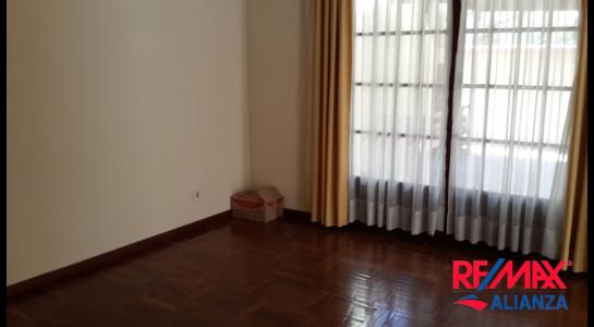 Casa en VentaCalle Los Molles, esq. Jacarandá. Barrio Irlandés (Zona Muyurina). 4 dormitorios 3 baños 2 parqueos Foto 19