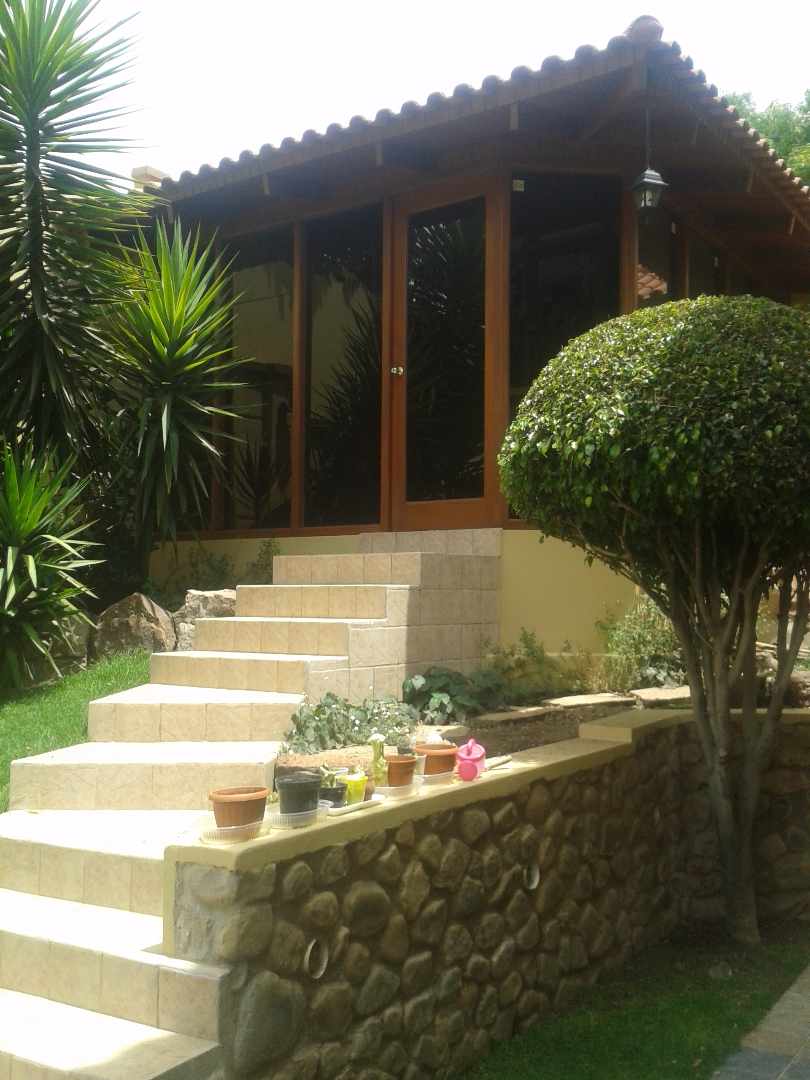 Casa en Muyurina en Cochabamba 5 dormitorios 5 baños 2 parqueos Foto 8