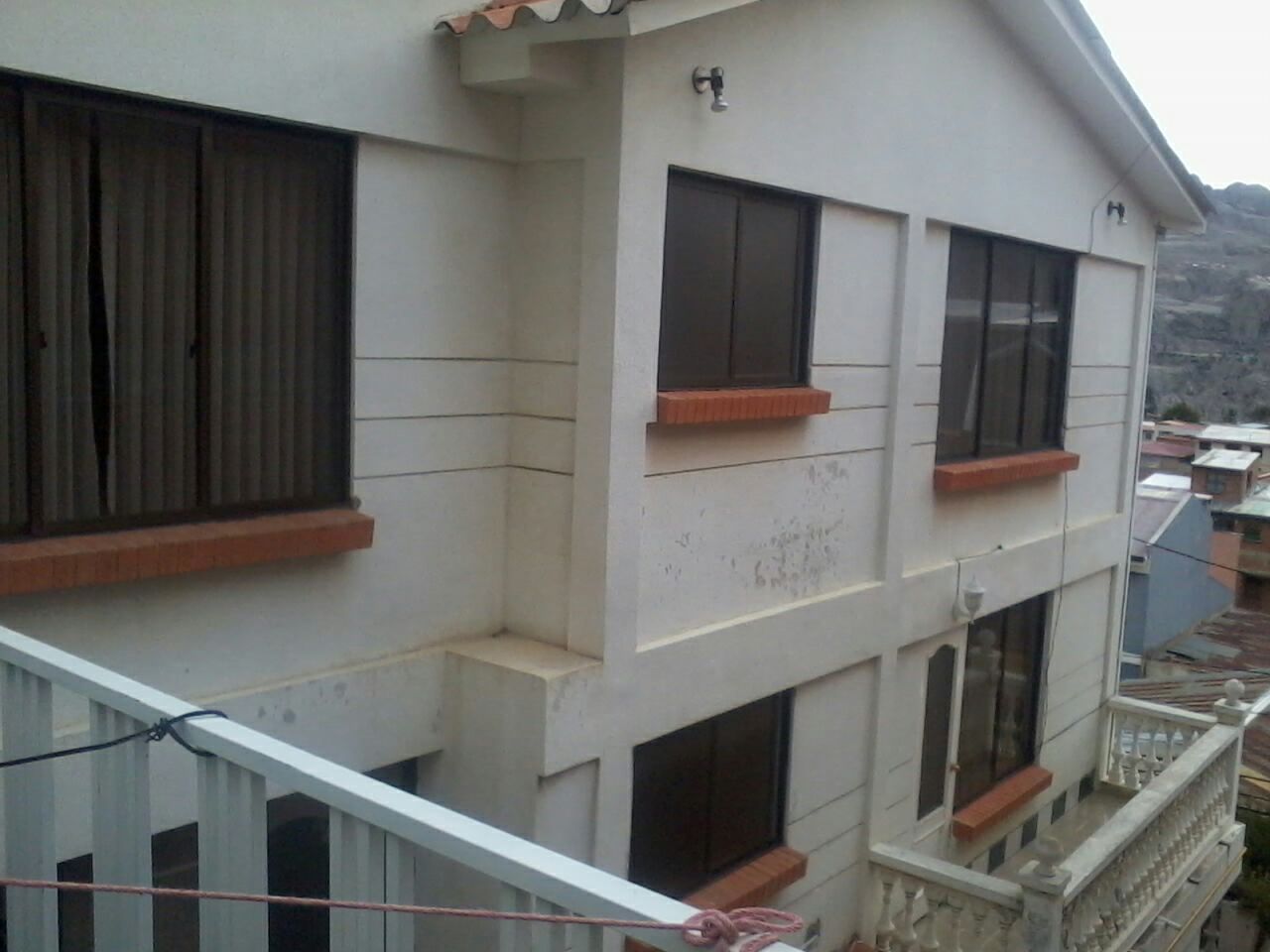 Casa en VentaALTO OBRAJES ,calle Nora Bedregal 6 dormitorios 4 baños 1 parqueos Foto 3