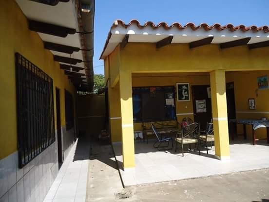 Casa en Entre 7mo y 8vo anillo Sur en Santa Cruz de la Sierra 3 dormitorios 1 baños 1 parqueos Foto 3