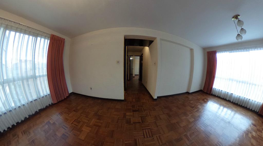 Departamento en Los Pinos en La Paz 3 dormitorios 3 baños  Foto 2