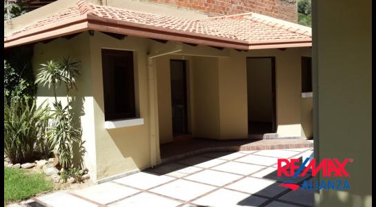 Casa en VentaCalle Los Molles, esq. Jacarandá. Barrio Irlandés (Zona Muyurina). 4 dormitorios 3 baños 2 parqueos Foto 4