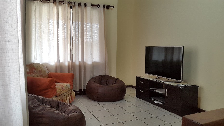 Casa Av. Banzer entre 4to y 5to anillo Residencias del Norte entre calle 9 y calle 1 Foto 4