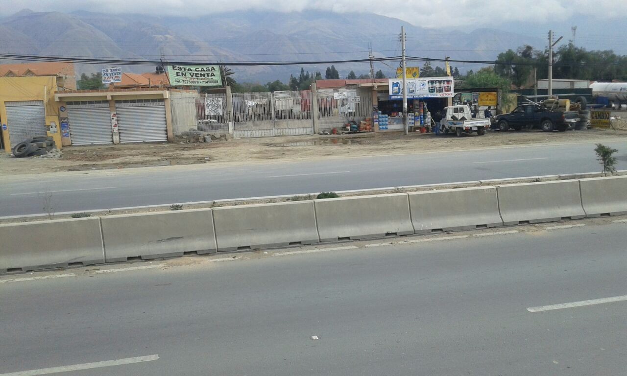 Terreno Carretera doble via quillacollo vinto km.18 media cuadra antes de llegar al puente kora1acera norte sn. Foto 2