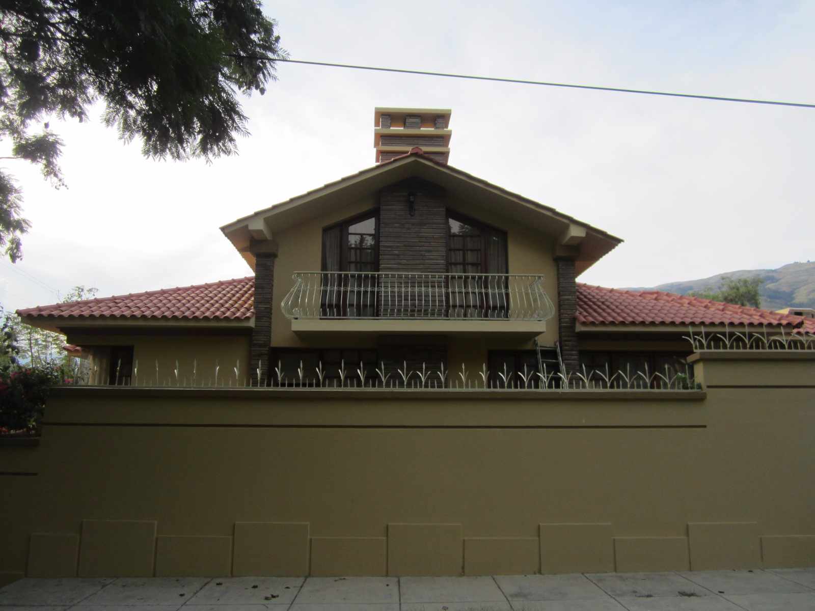 Casa en Muyurina en Cochabamba 5 dormitorios 5 baños 2 parqueos Foto 2