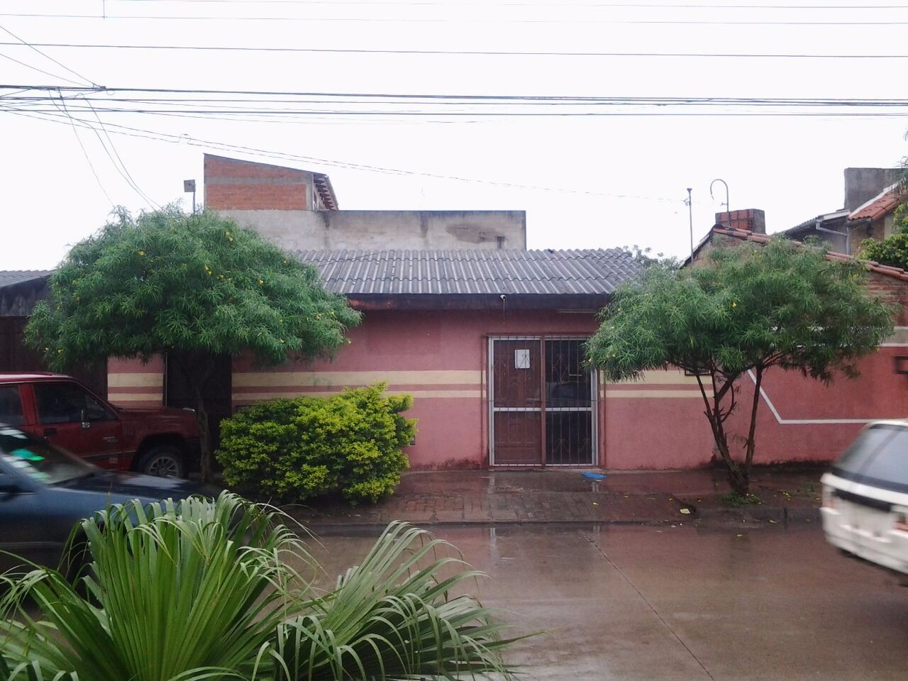 Casa B. Guaracachi, C. Los Tajibos, Nro. 12 ,  a 2 cuadras de la Feria Barrio Lindo Foto 1