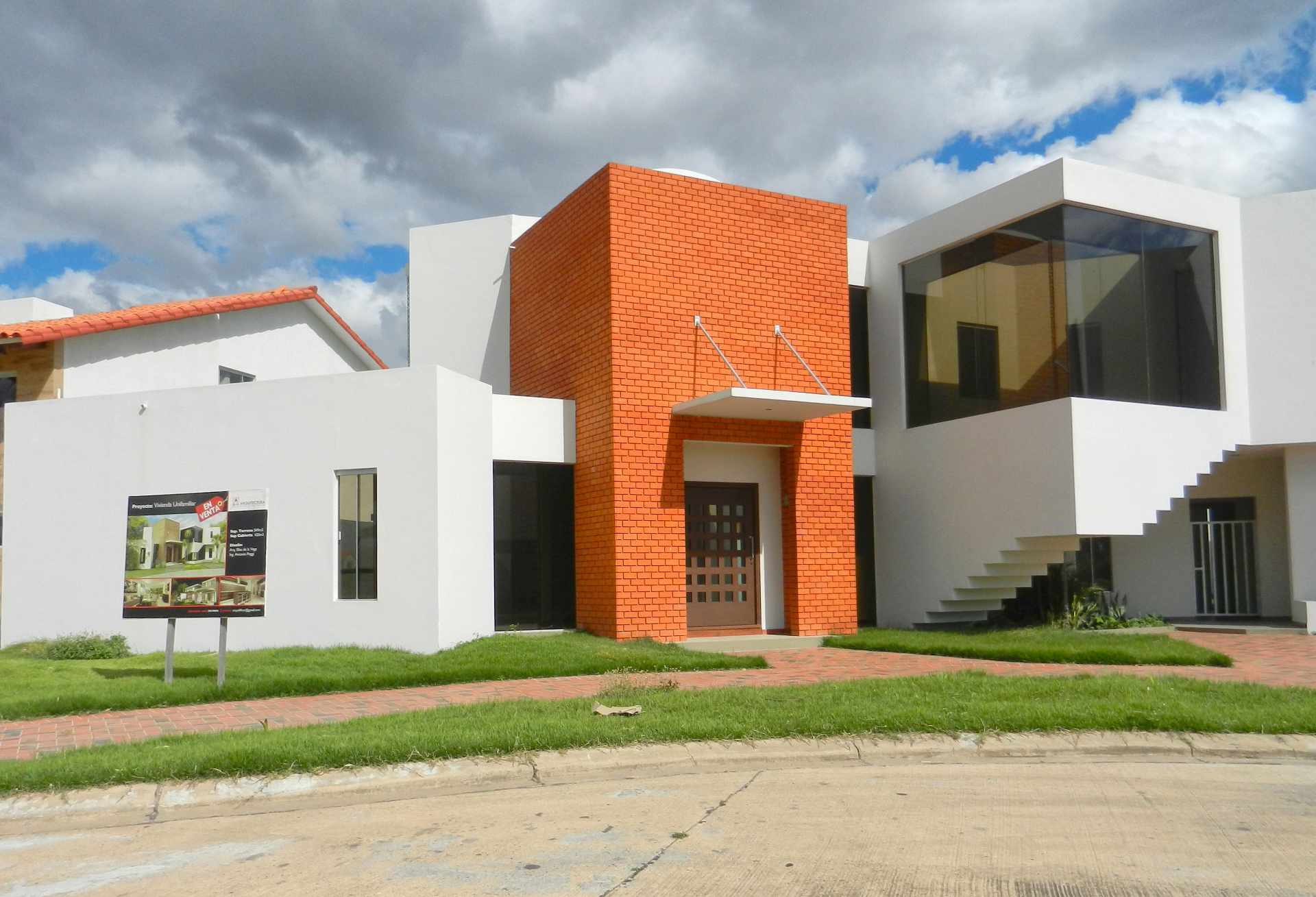 Casa en Carretera Norte en Santa Cruz de la Sierra 3 dormitorios 3 baños 2 parqueos Foto 1