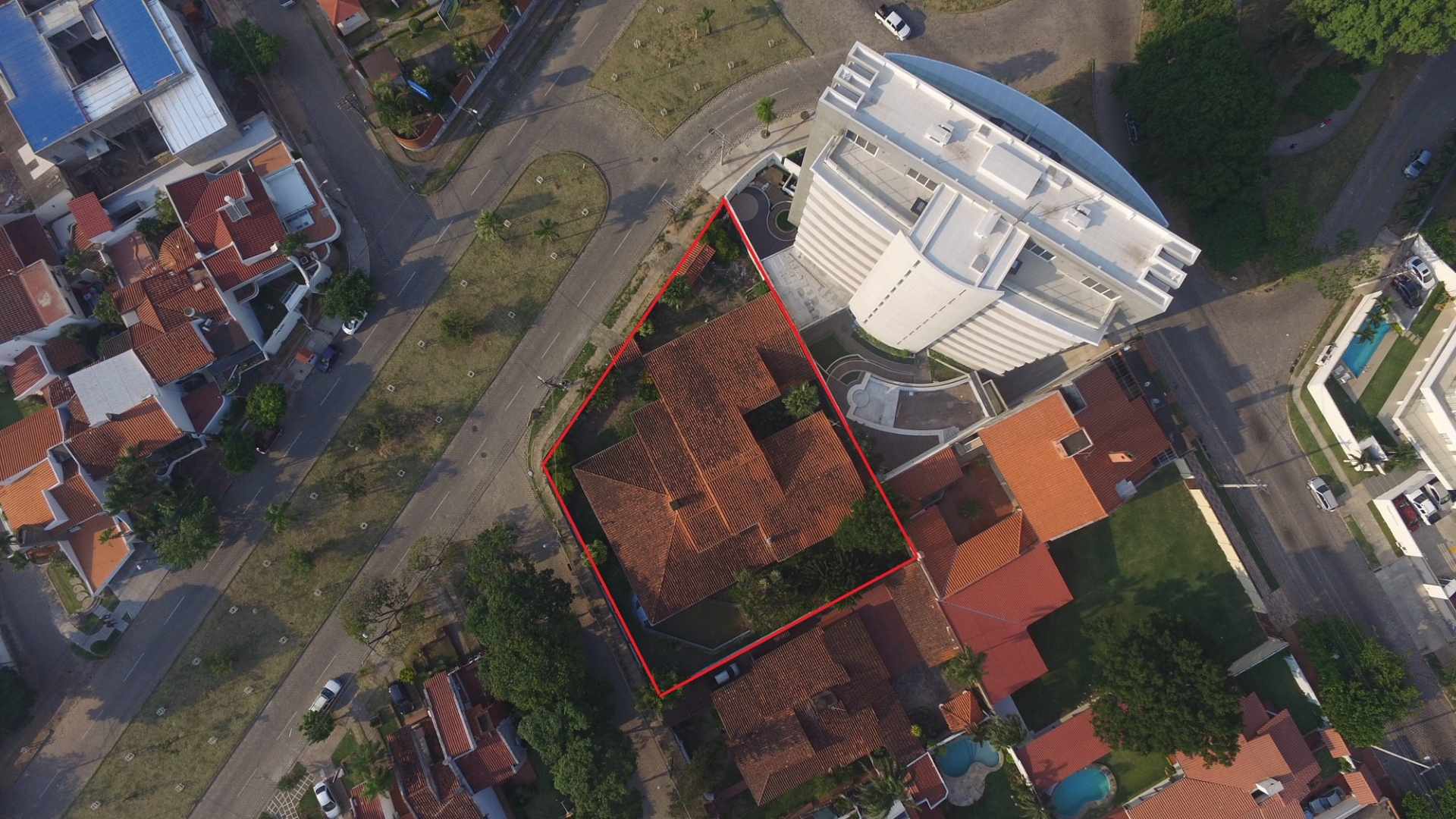 Terreno Barrio Urbari sobre Av. Principales  Foto 6