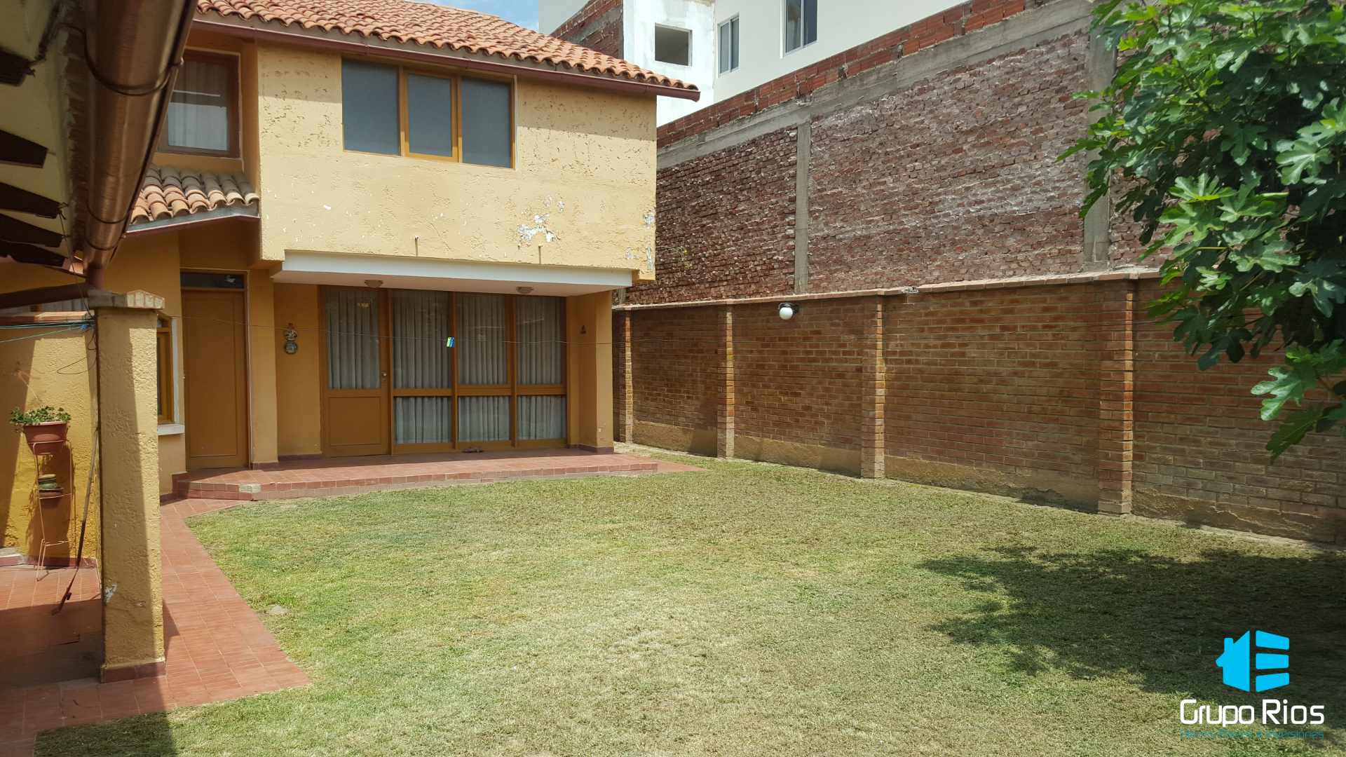 Casa en Aranjuez en Cochabamba 4 dormitorios 4 baños 2 parqueos Foto 1
