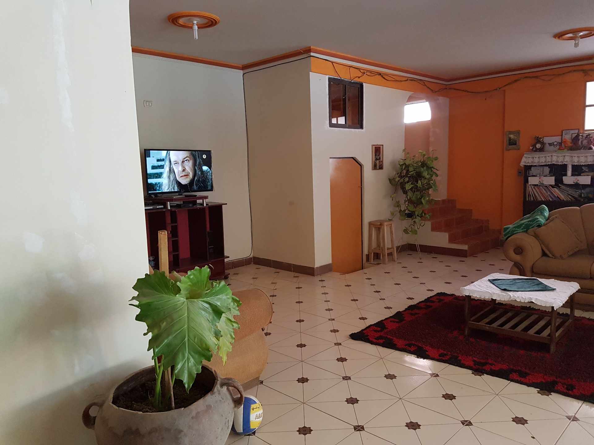 Casa en VentaAvenida Ecológica a una cuadra del colegio TIQUIPAYA  8 dormitorios 5 baños 5 parqueos Foto 2