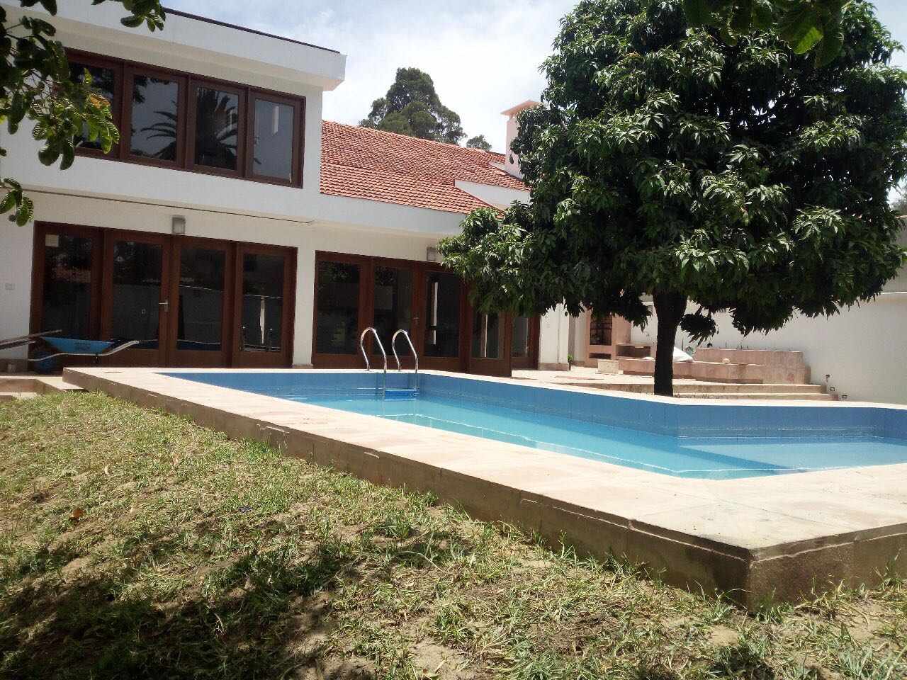 Casa en Aranjuez en Cochabamba 5 dormitorios 4 baños 4 parqueos Foto 7