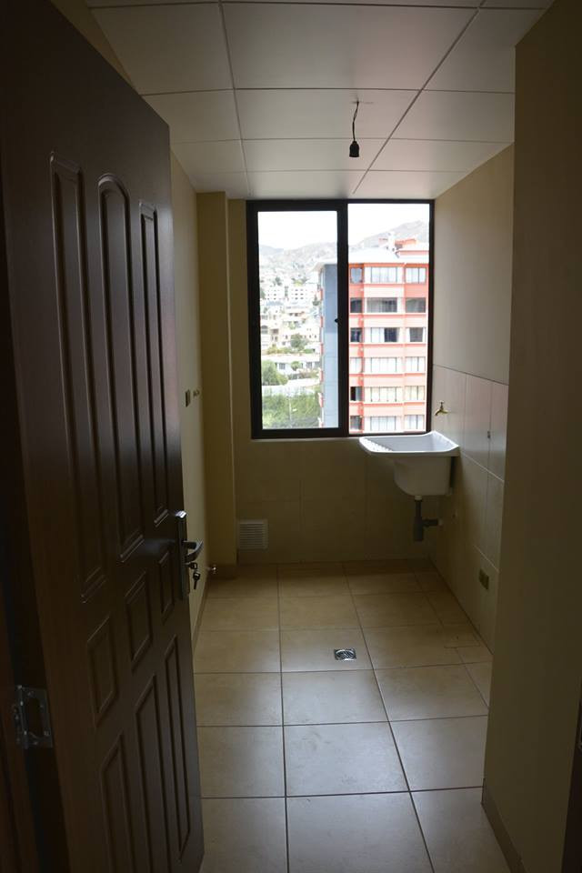 Departamento en Los Pinos en La Paz 3 dormitorios 4 baños 1 parqueos Foto 5