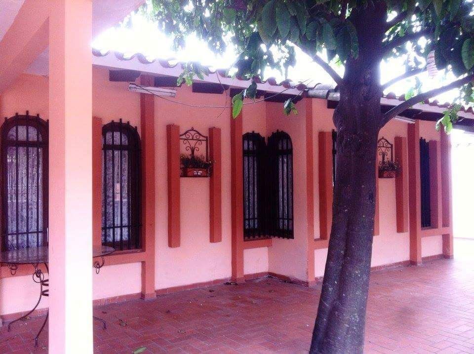 Casa Barrio La Bélgica, a media cuadra del 4to. anillo calle Jose Suárez # 3665 entre Canal Cotoca y Virgen de Cotoca. Foto 4