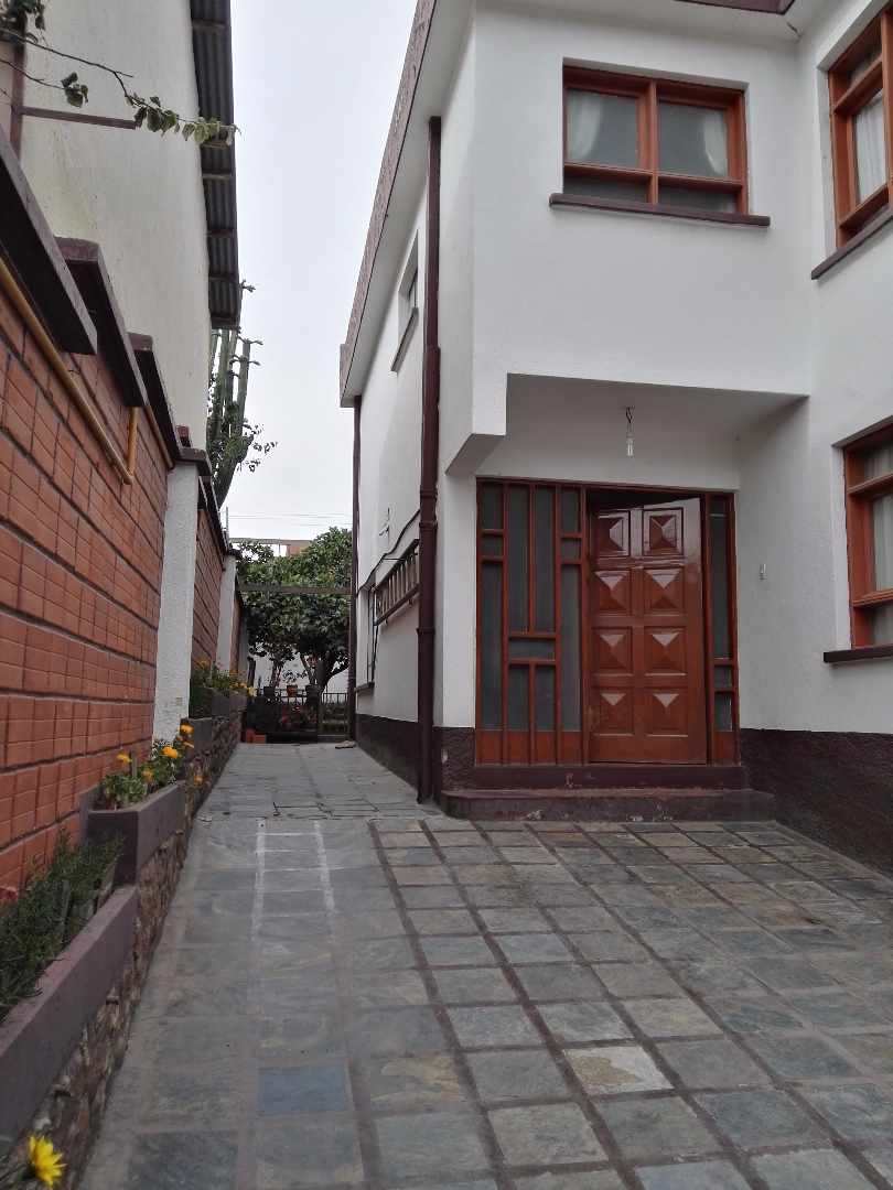 Casa en Bolognia en La Paz 4 dormitorios 2 baños 2 parqueos Foto 3