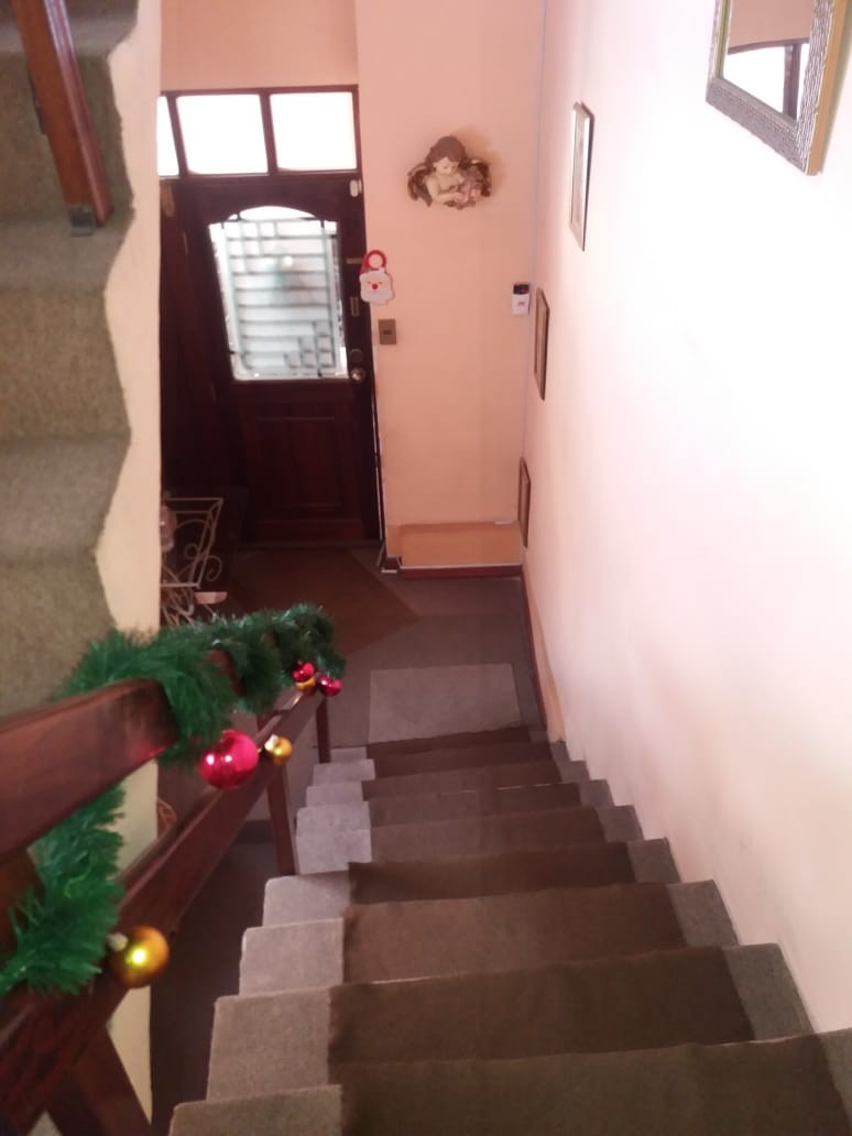 Casa en VentaCalle Teniente Oquendo a una cuadra de la Avenida Peru Foto 5