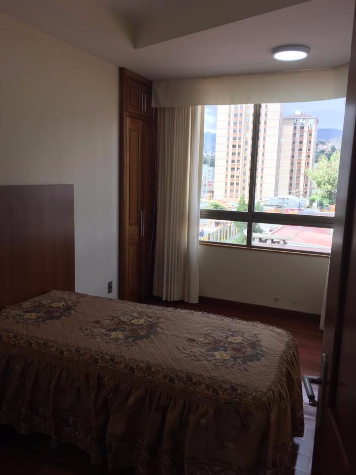 Departamento en Calacoto en La Paz 3 dormitorios 2 baños 1 parqueos Foto 8