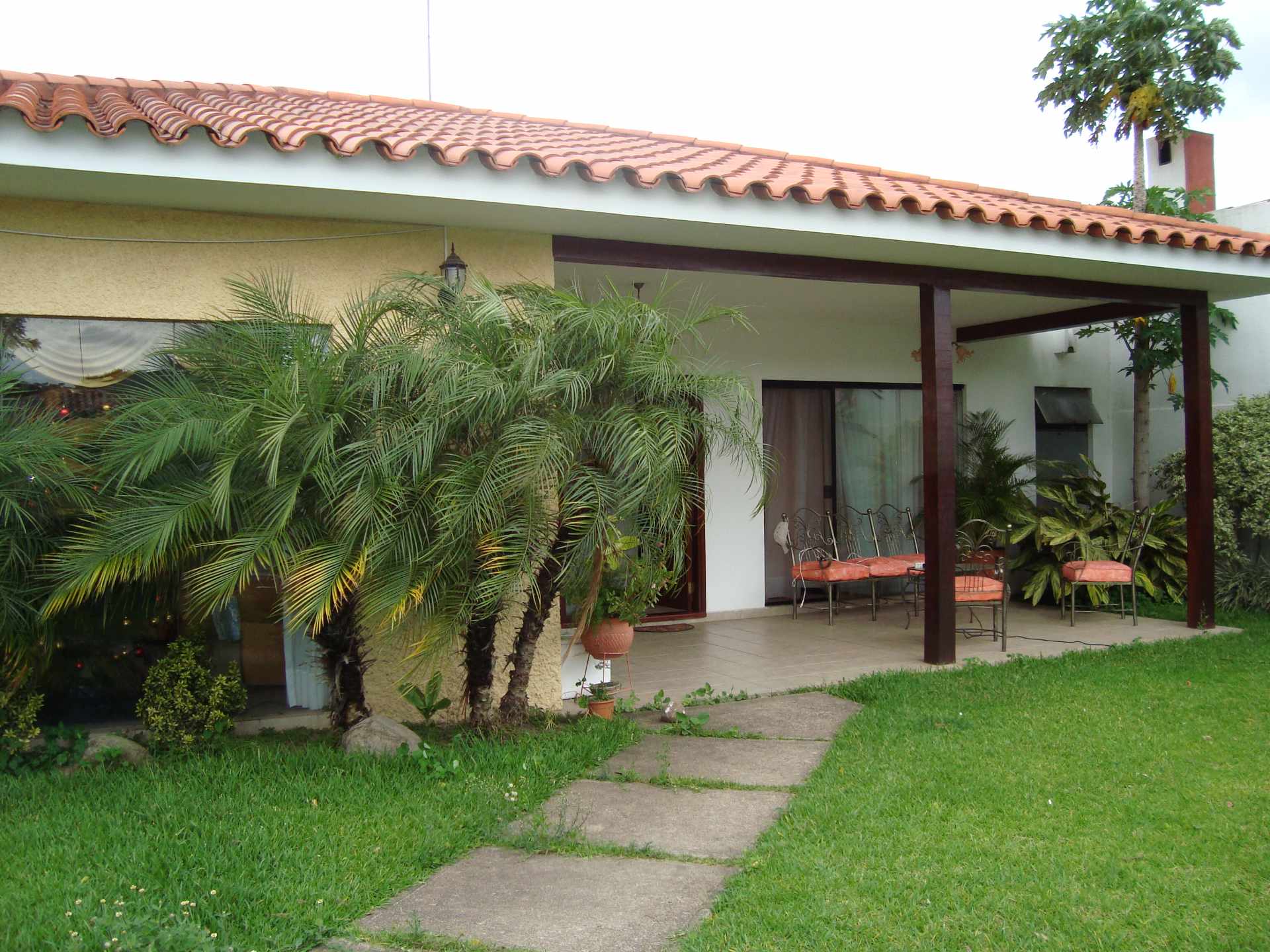 Casa en VentaZona Este; Carretera a Cotoca 
Km.6 ....; y por la Av. Cumavi y 8 vo. Anillo.... Foto 1