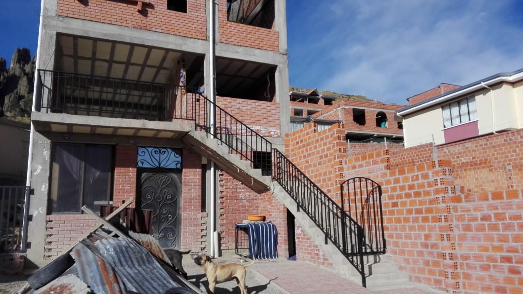 Casa en Chasquipampa en La Paz 3 dormitorios 5 baños 3 parqueos Foto 3