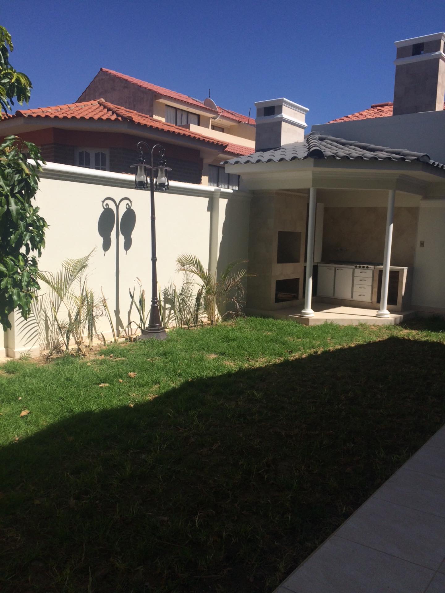 Casa en AnticréticoCalle kiswara 4 dormitorios 4 baños 2 parqueos Foto 6