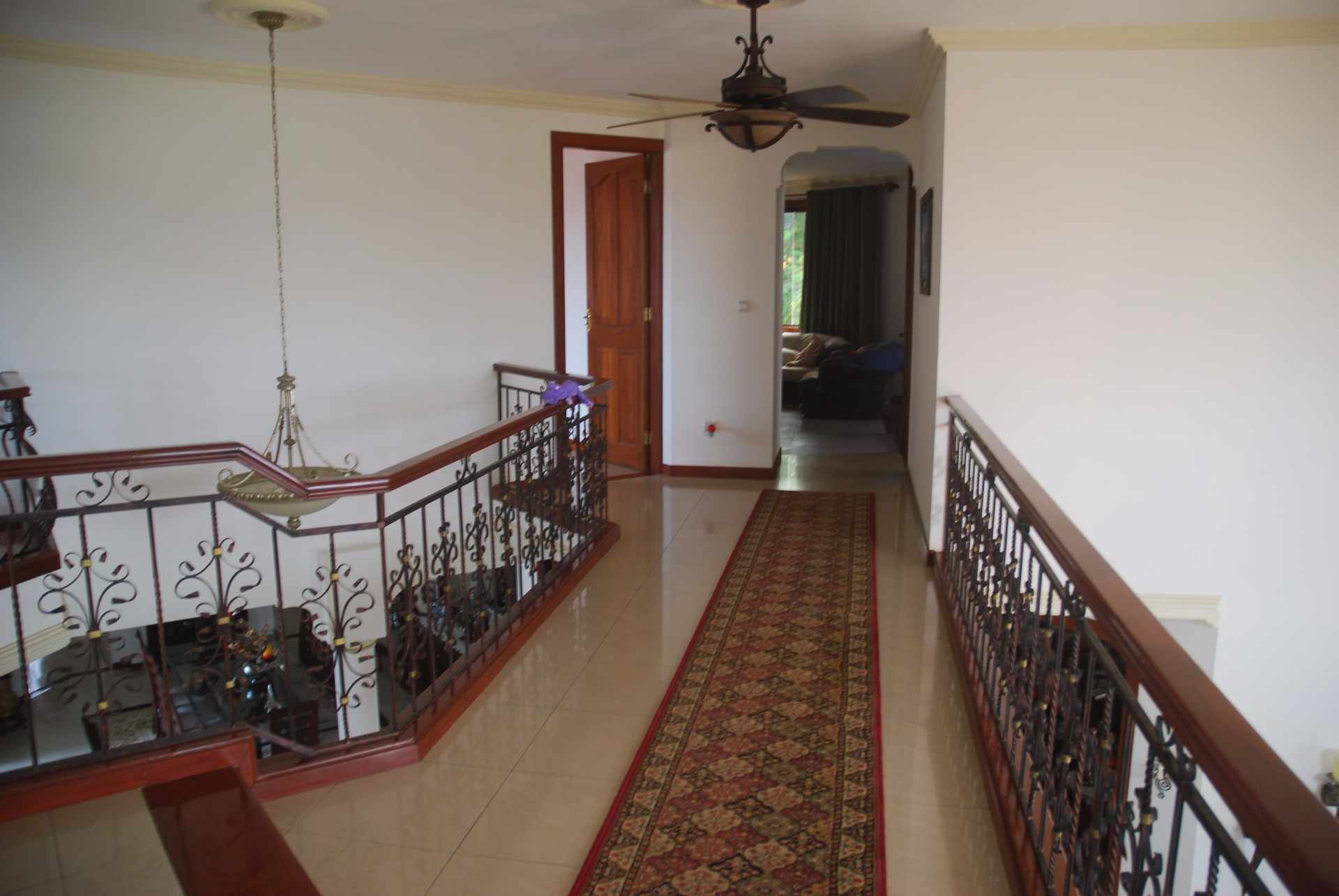 Casa en Venta Cerca km 8,5 Avenida Banzer, 8vo Anillo. 6 dormitorios 8 baños 7 parqueos Foto 21