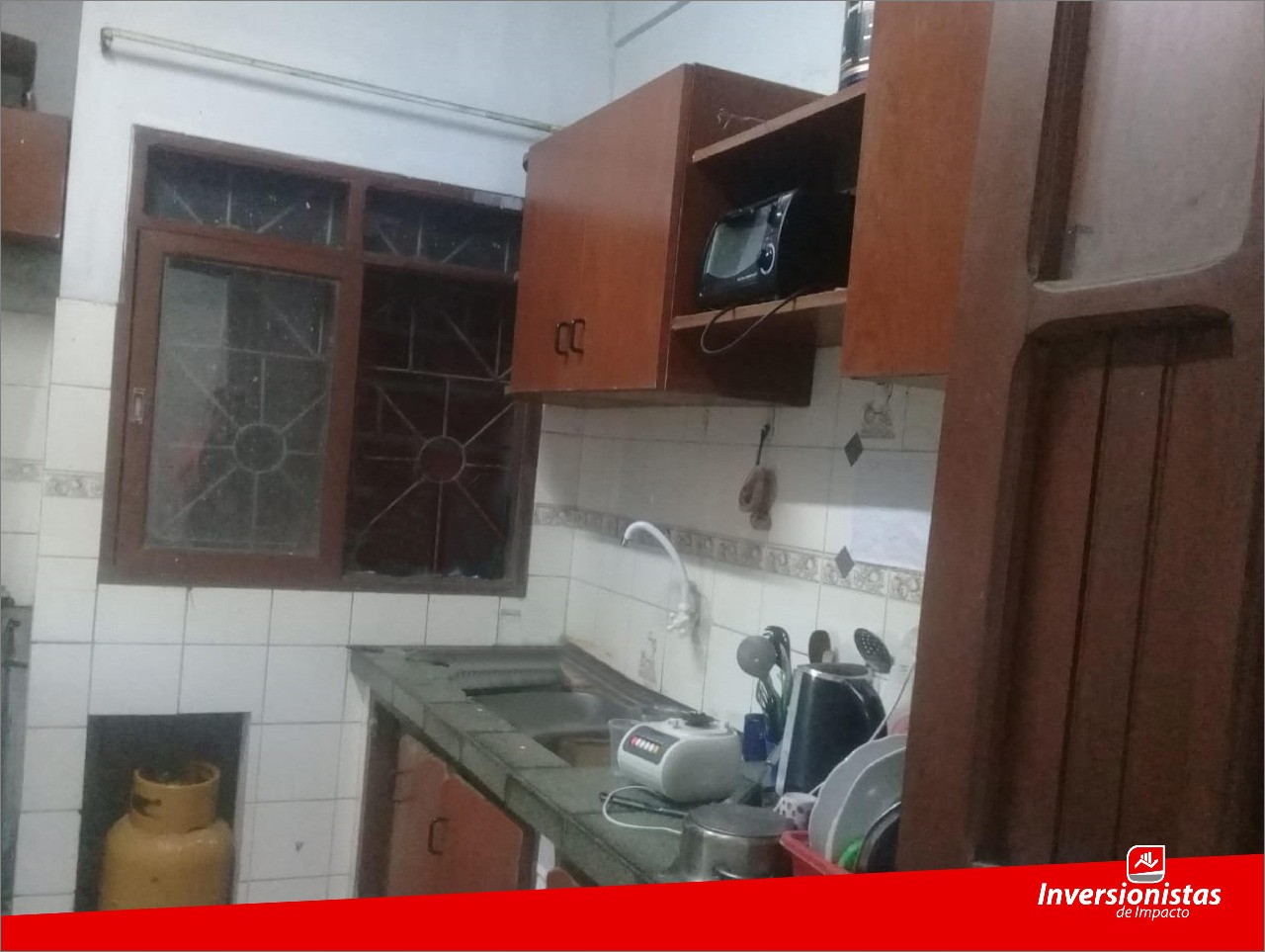 Casa en VentaAv. San Silvestre 6to Anillo 7 dormitorios 7 baños 2 parqueos Foto 1