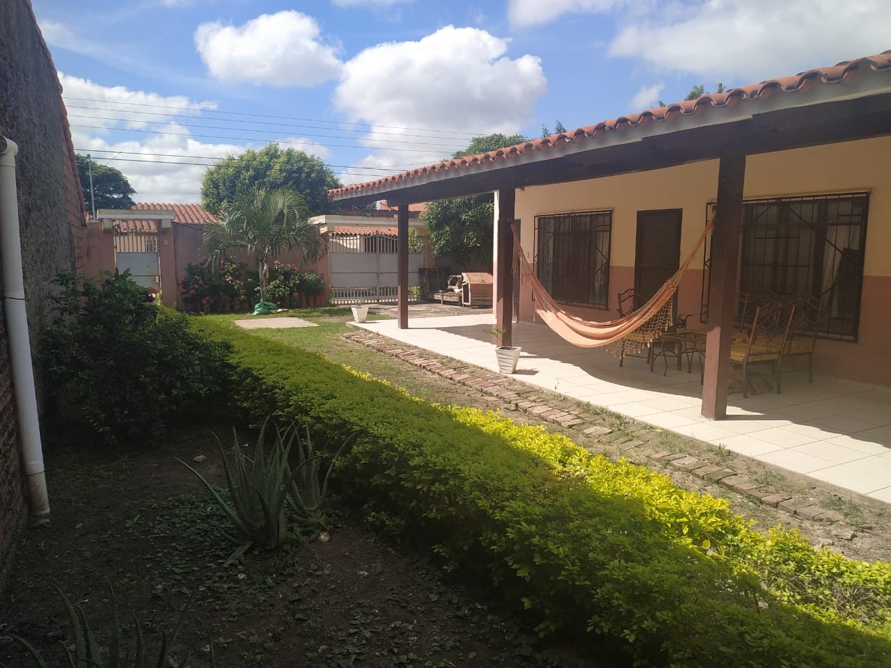 Casa en Plan 3000 en Santa Cruz de la Sierra 3 dormitorios 1 baños 3 parqueos Foto 2