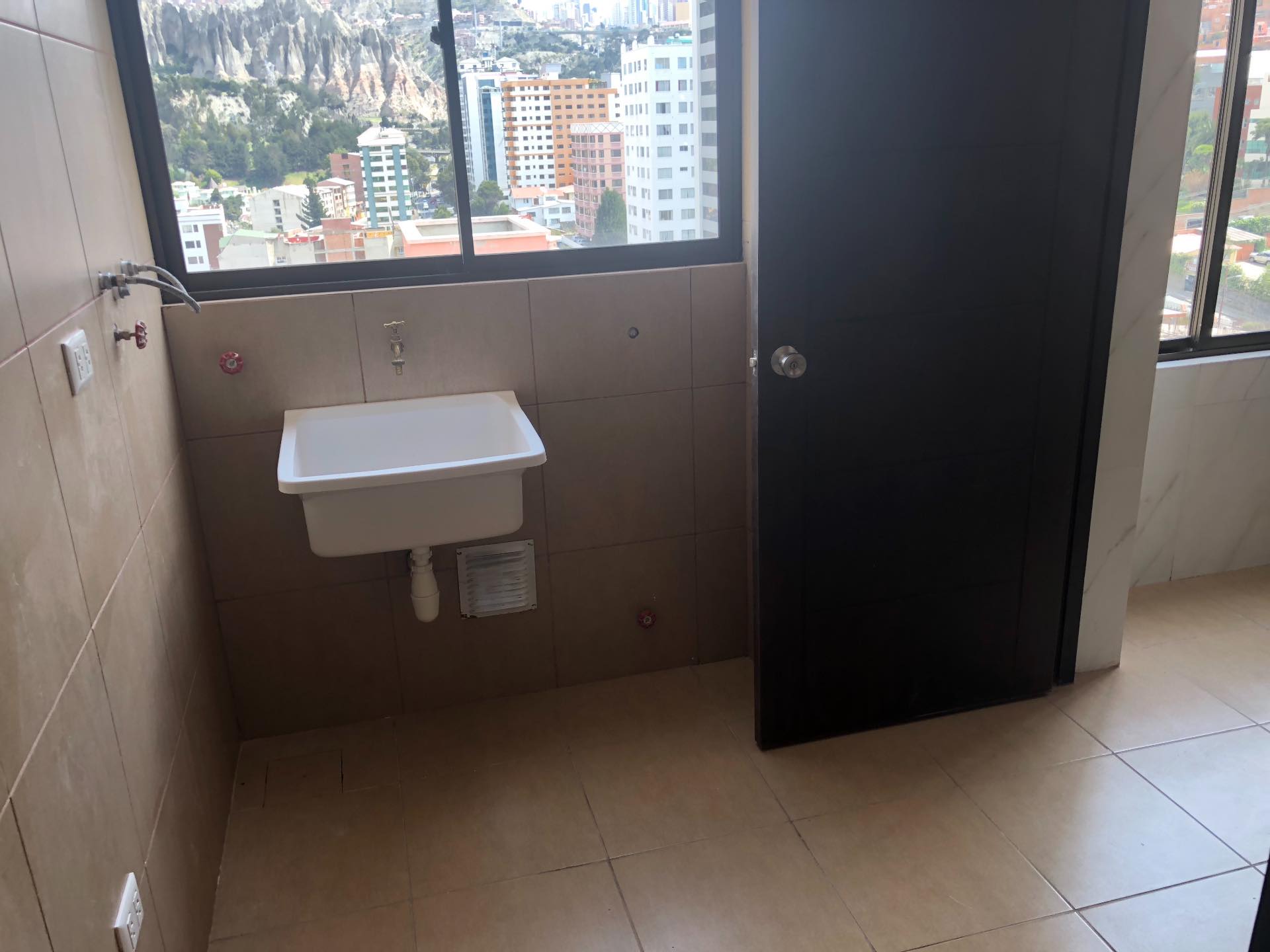 Departamento en Obrajes en La Paz 3 dormitorios 4 baños  Foto 14