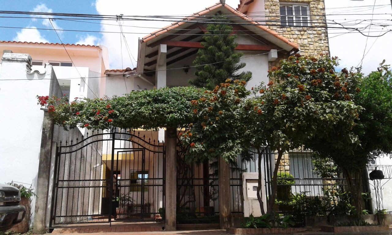 Casa en VentaCanal Cotoca, entre tercer y cuarto anillo 4 dormitorios 5 baños 2 parqueos Foto 1