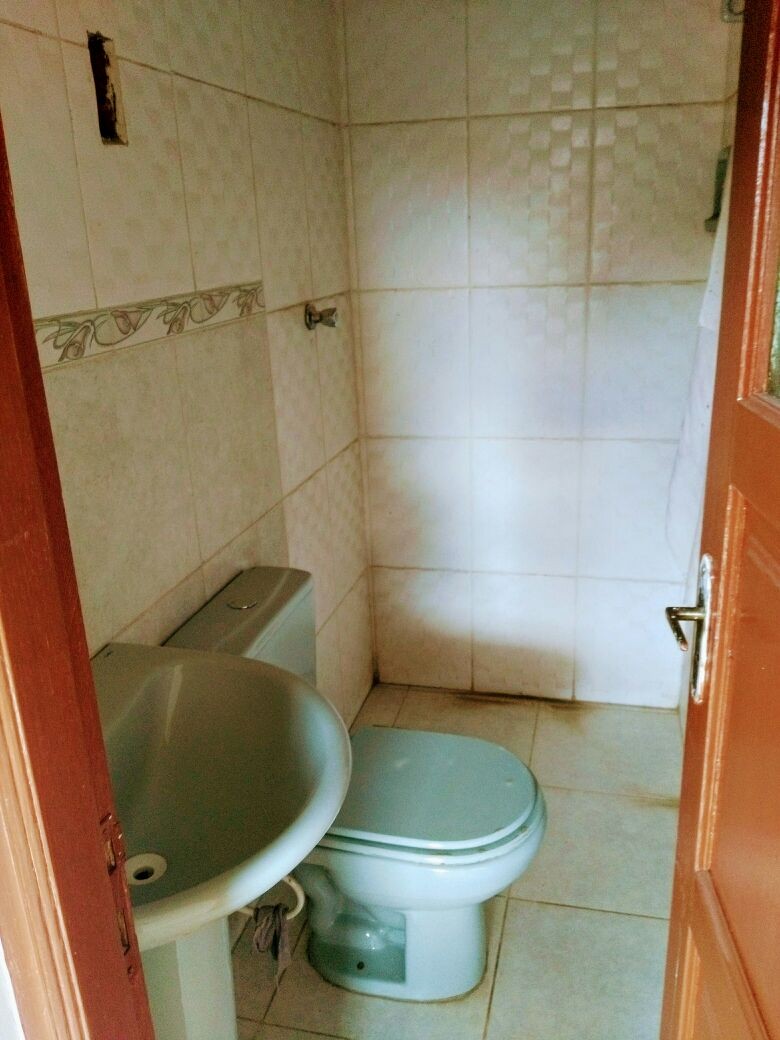 Casa en La Chimba en Cochabamba 6 dormitorios 3 baños 7 parqueos Foto 2