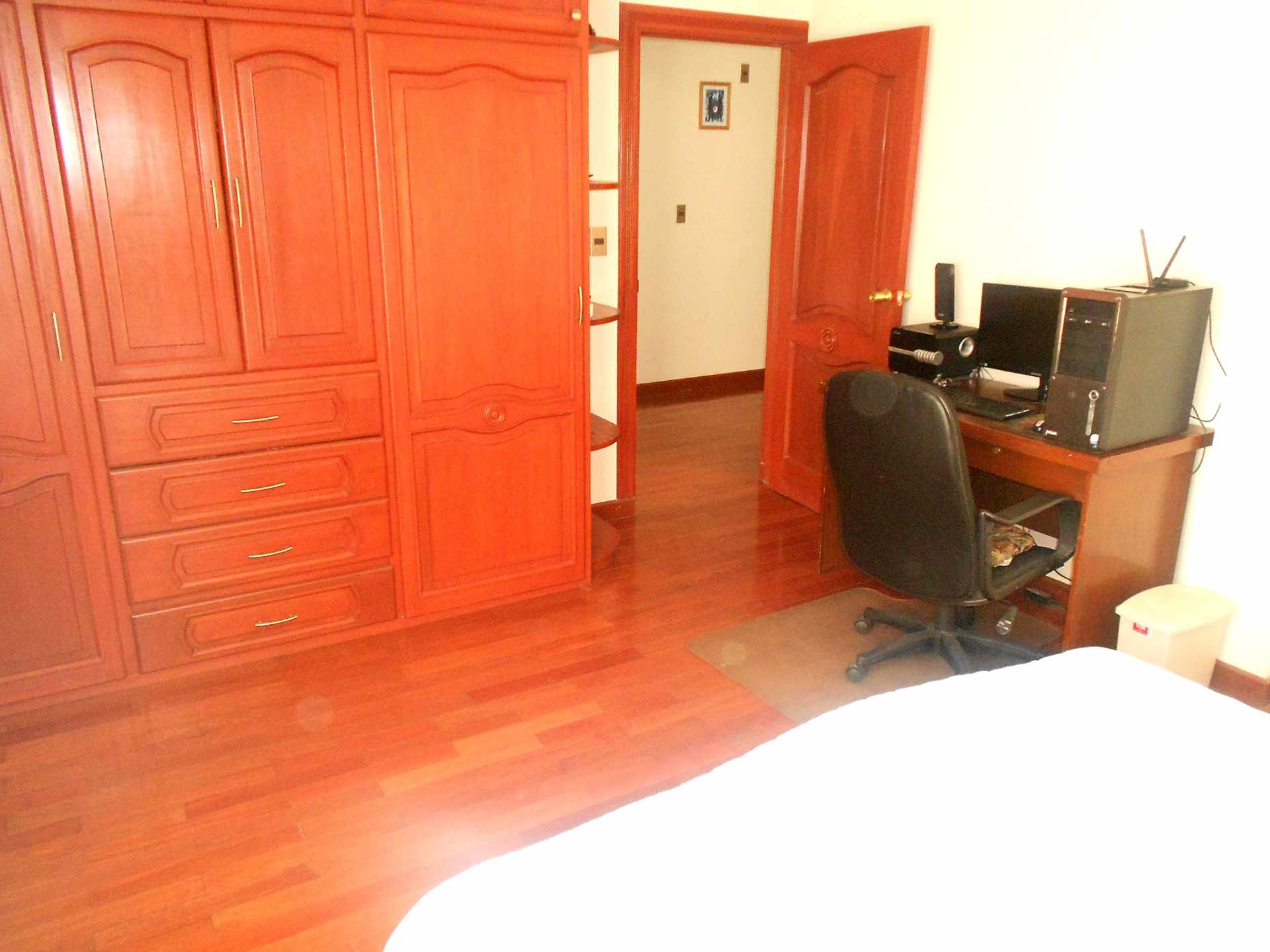 Departamento en Tiquipaya en Cochabamba 3 dormitorios 3 baños 1 parqueos Foto 11