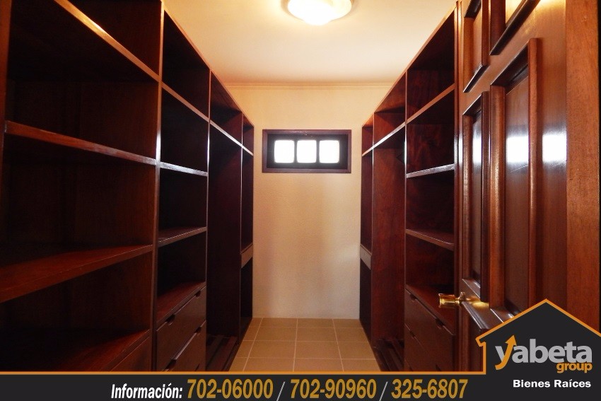 Casa en Entre 2do y 3er anillo Norte en Santa Cruz de la Sierra 4 dormitorios 3 baños 2 parqueos Foto 10