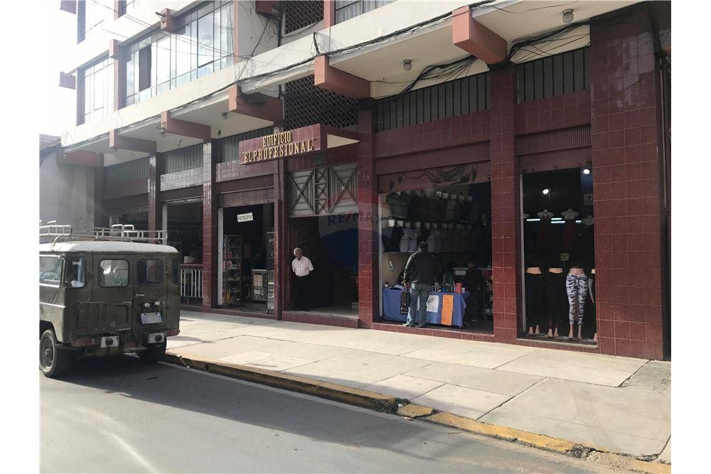 Local comercial en VentaCalle Bolívar entre Lanza y Antezana Foto 2