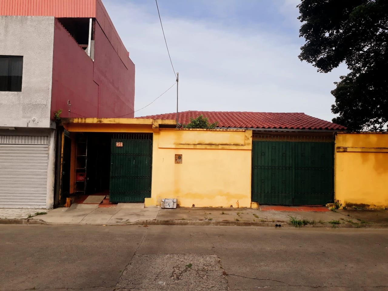 Casa en Barrio Urbari en Santa Cruz de la Sierra 3 dormitorios 2 baños 2 parqueos Foto 2