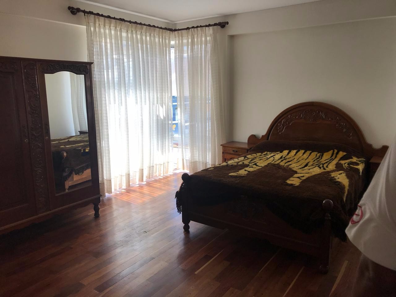 Casa en Los Pinos en La Paz 4 dormitorios 5 baños 2 parqueos Foto 4