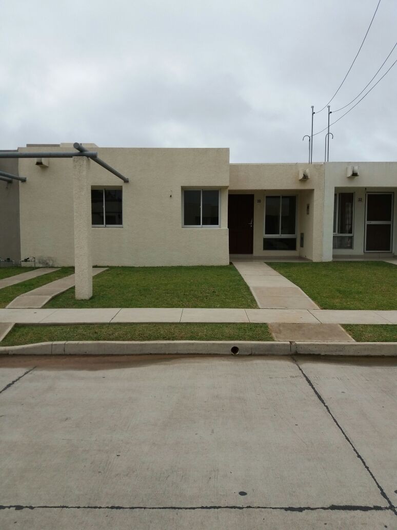 Casa en AlquilerINMOBILIARIA ofrece; En alquiler casa en condominio, zona norte av. Banzer  km 10  Foto 1