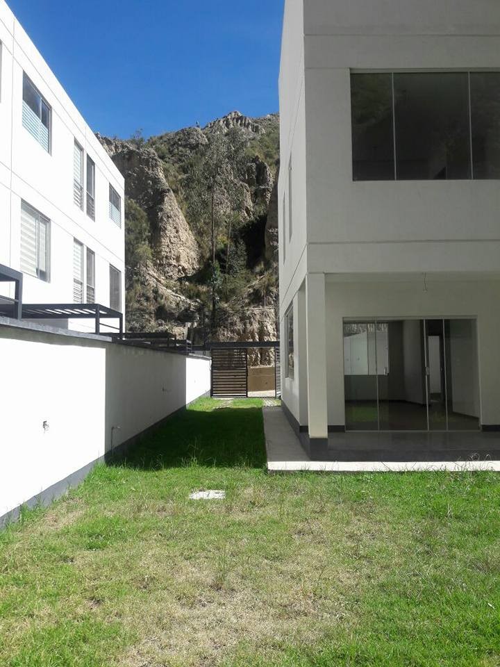 Casa en Koani en La Paz 3 dormitorios 4 baños 3 parqueos Foto 1